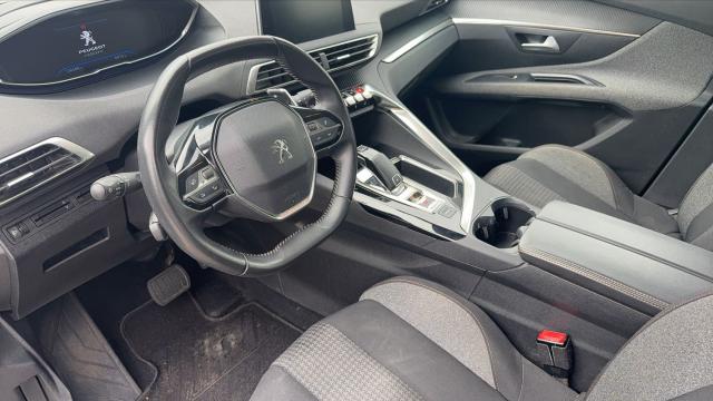 Peugeot 5008 image 1