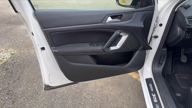 Peugeot 308 image 9