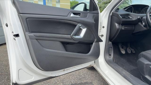 Peugeot 308 image 2