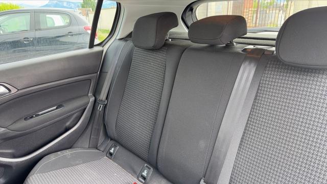 Peugeot 308 image 1