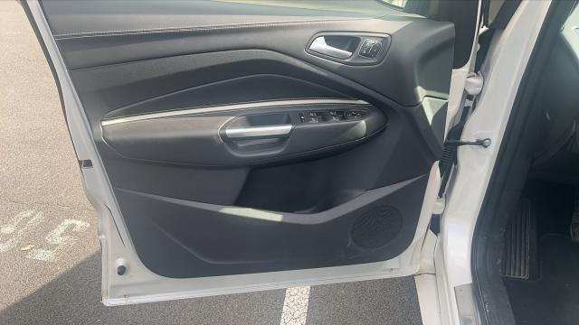 Ford Kuga image 5