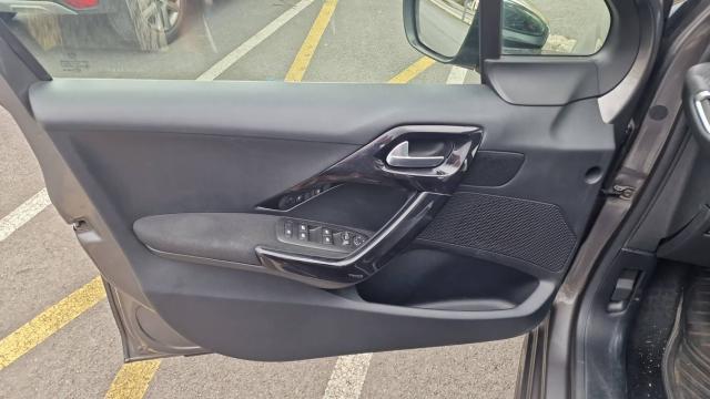 Peugeot 208 image 7