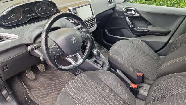 Peugeot 208 image 1