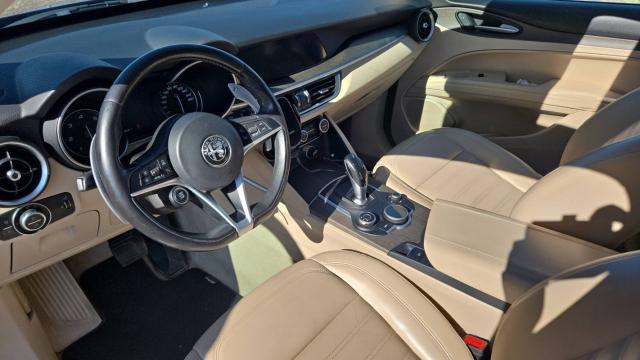 Alfa Romeo Stelvio image 2