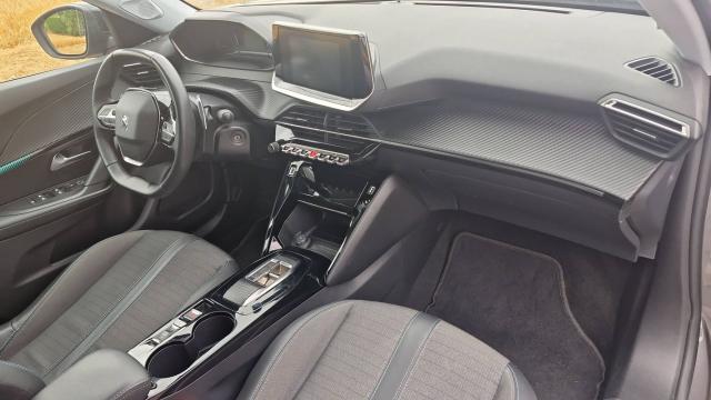 Peugeot 2008 image 2