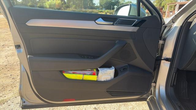 Volkswagen Passat image 9