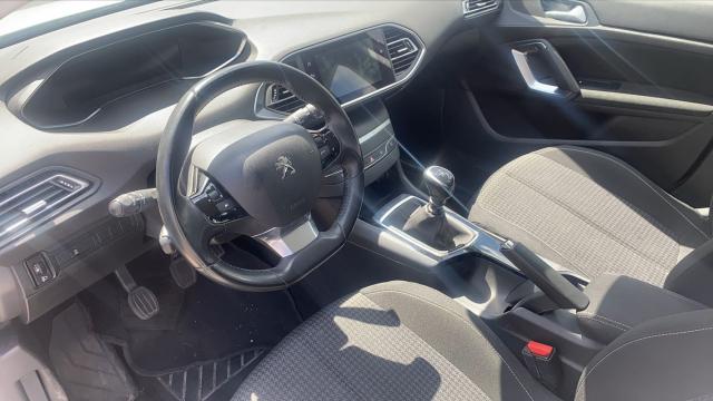 Peugeot 308 image 2