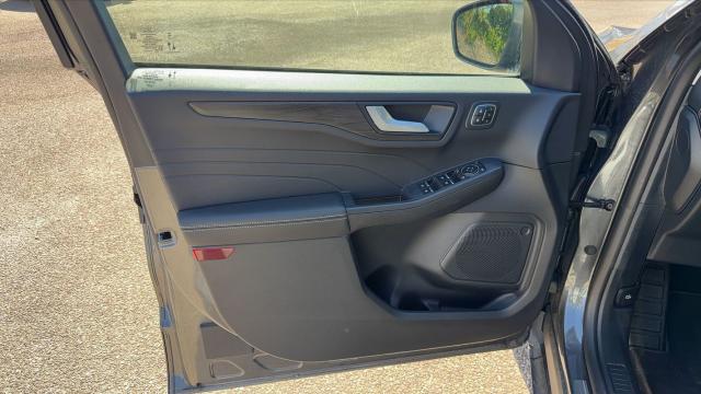 Ford Kuga image 6