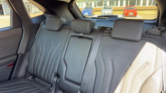 Ford Kuga image 9