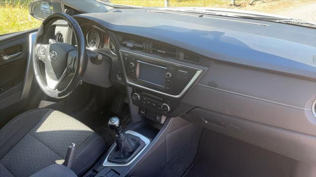 Toyota Auris image 8