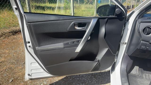 Toyota Auris image 4
