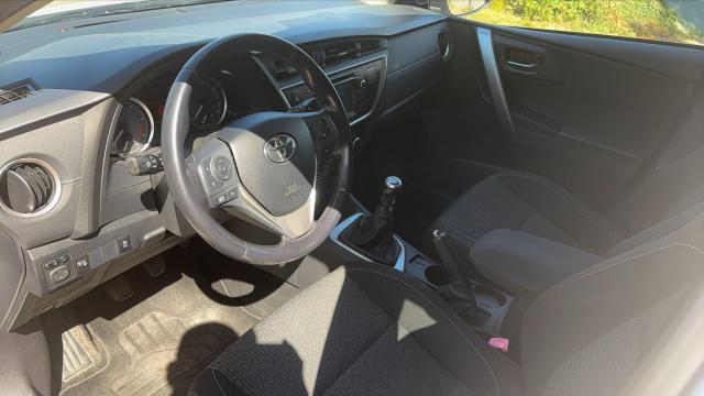 Toyota Auris image 1