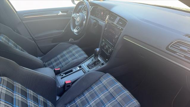 Volkswagen Golf image 9