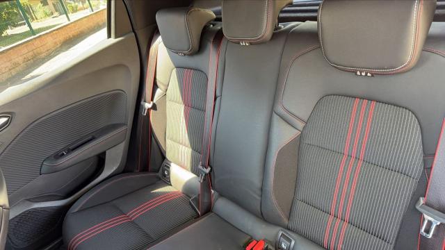 Renault Clio image 9