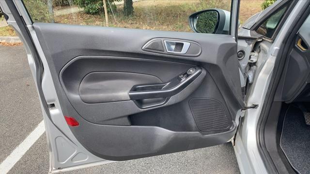Ford Fiesta image 6