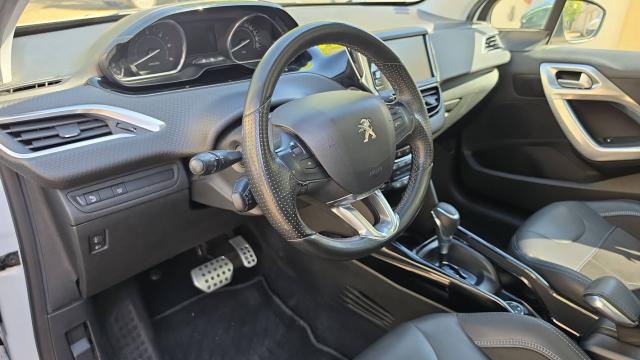 Peugeot 2008 image 2