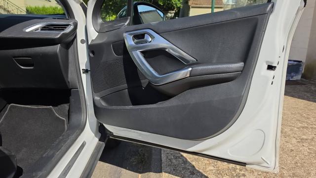 Peugeot 2008 image 9