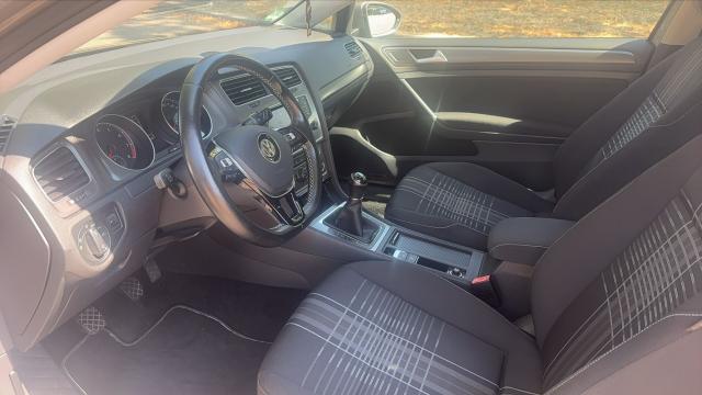 Volkswagen Golf image 8