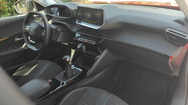 Peugeot 2008 image 3
