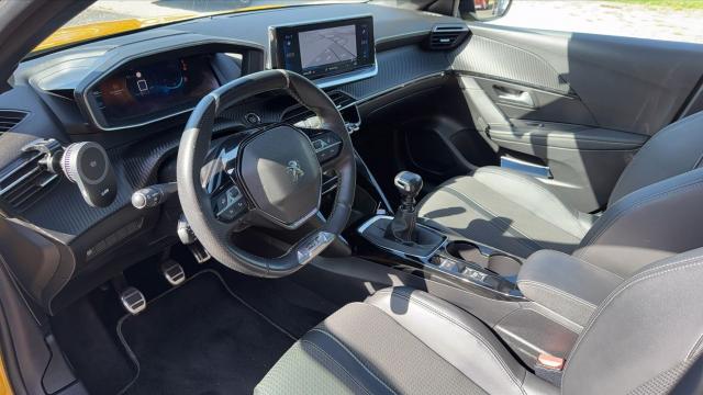 Peugeot 208 image 7