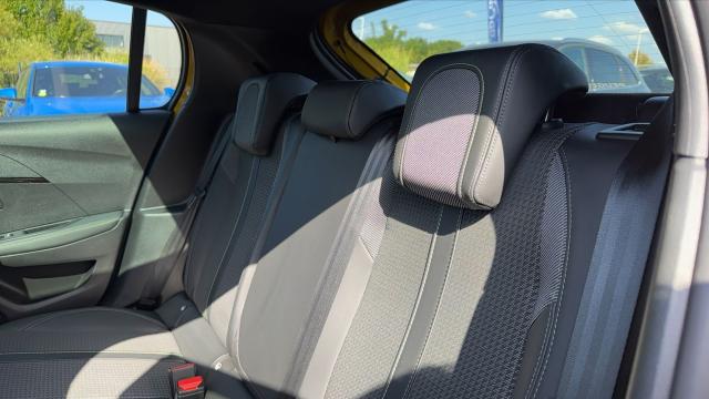Peugeot 208 image 8