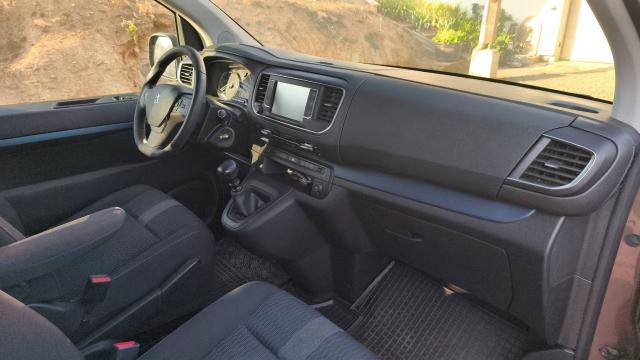 Peugeot Traveller image 2