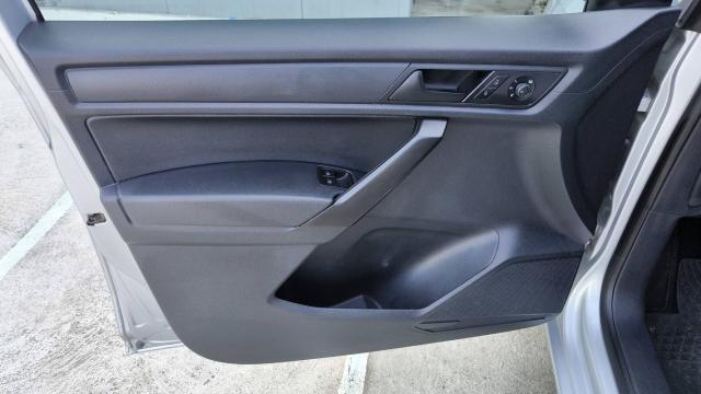 Volkswagen Caddy Van image 6