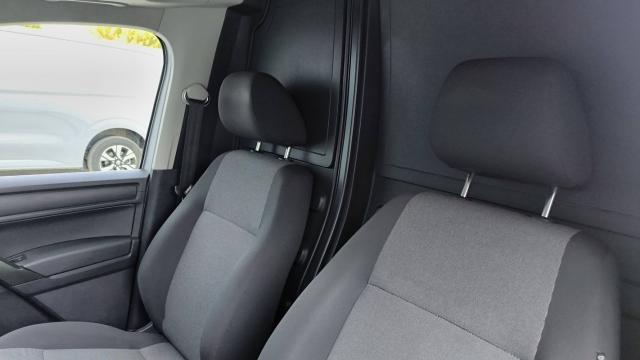 Volkswagen Caddy Van image 7