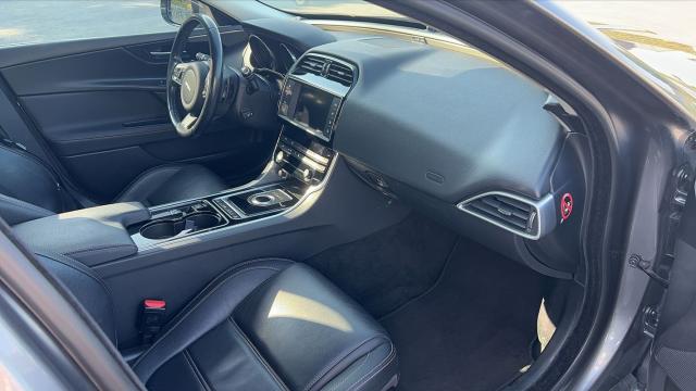 Jaguar Xe image 8