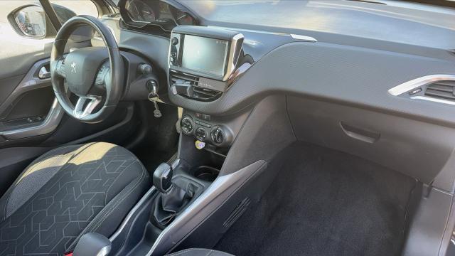 Peugeot 2008 image 7
