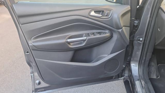 Ford Kuga image 6