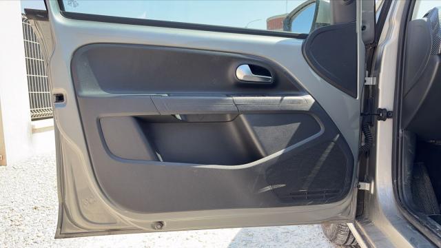 Volkswagen Up! image 8