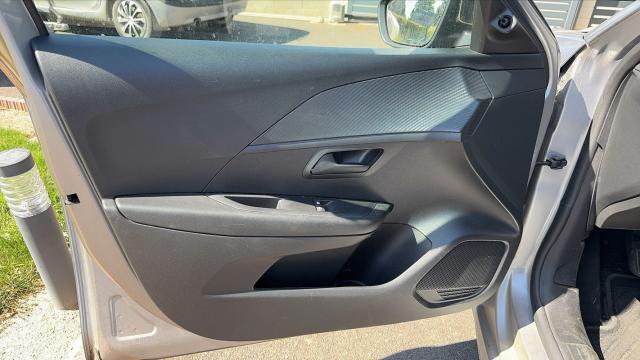 Peugeot 208 image 8