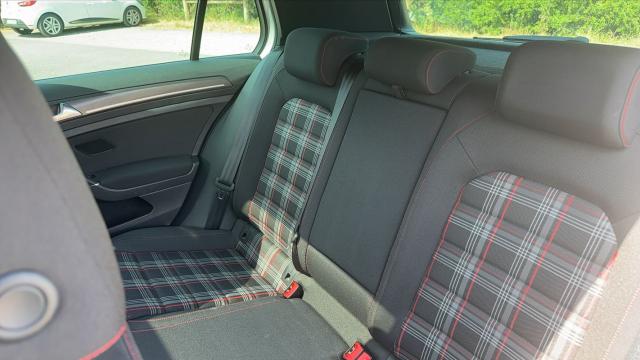 Volkswagen Golf image 6