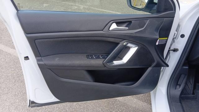 Peugeot 308 image 8