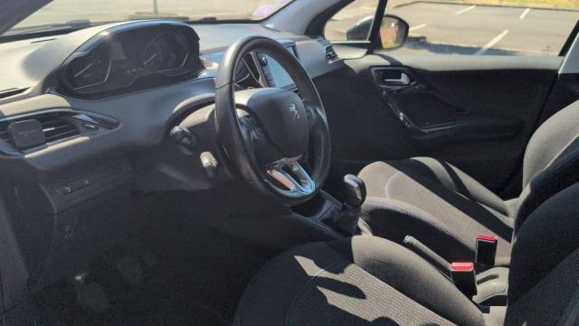Peugeot 208 image 6