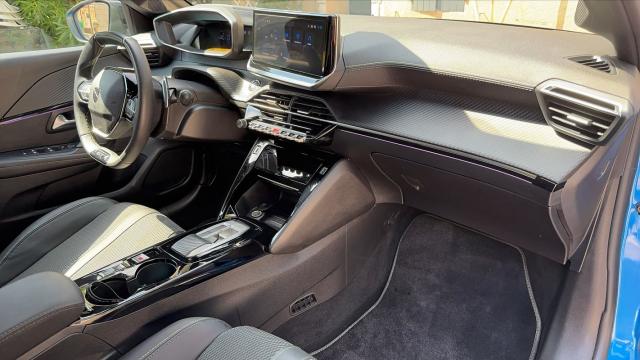 Peugeot 208 image 3
