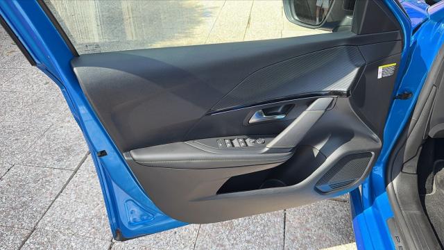 Peugeot 208 image 5