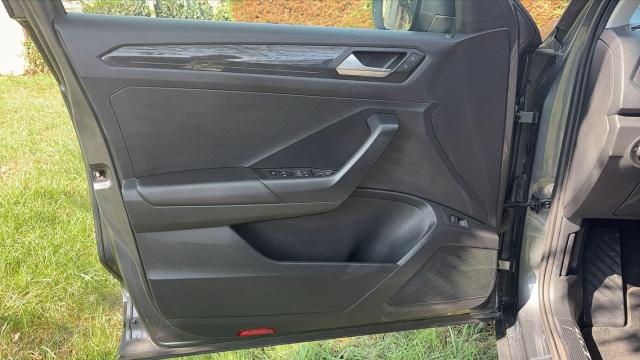 Volkswagen T-Roc image 8