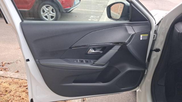 Peugeot 208 image 7