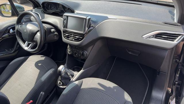 Peugeot 208 image 7