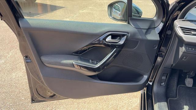 Peugeot 208 image 3