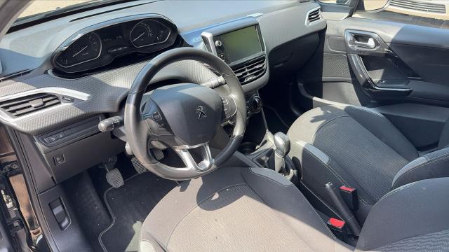 Peugeot 208 image 5