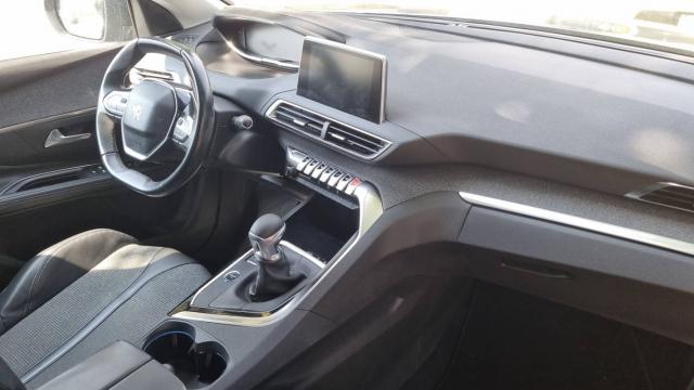 Peugeot 5008 image 1