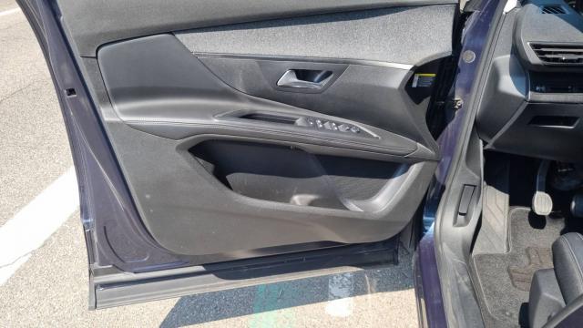 Peugeot 5008 image 2