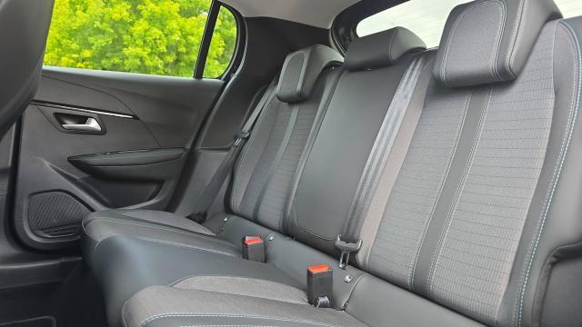Peugeot 208 image 1