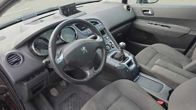 Peugeot 5008 image 2