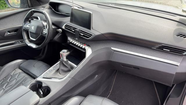 Peugeot 5008 image 1
