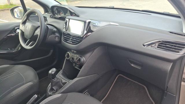 Peugeot 208 image 9