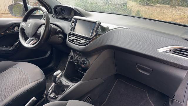 Peugeot 208 image 2